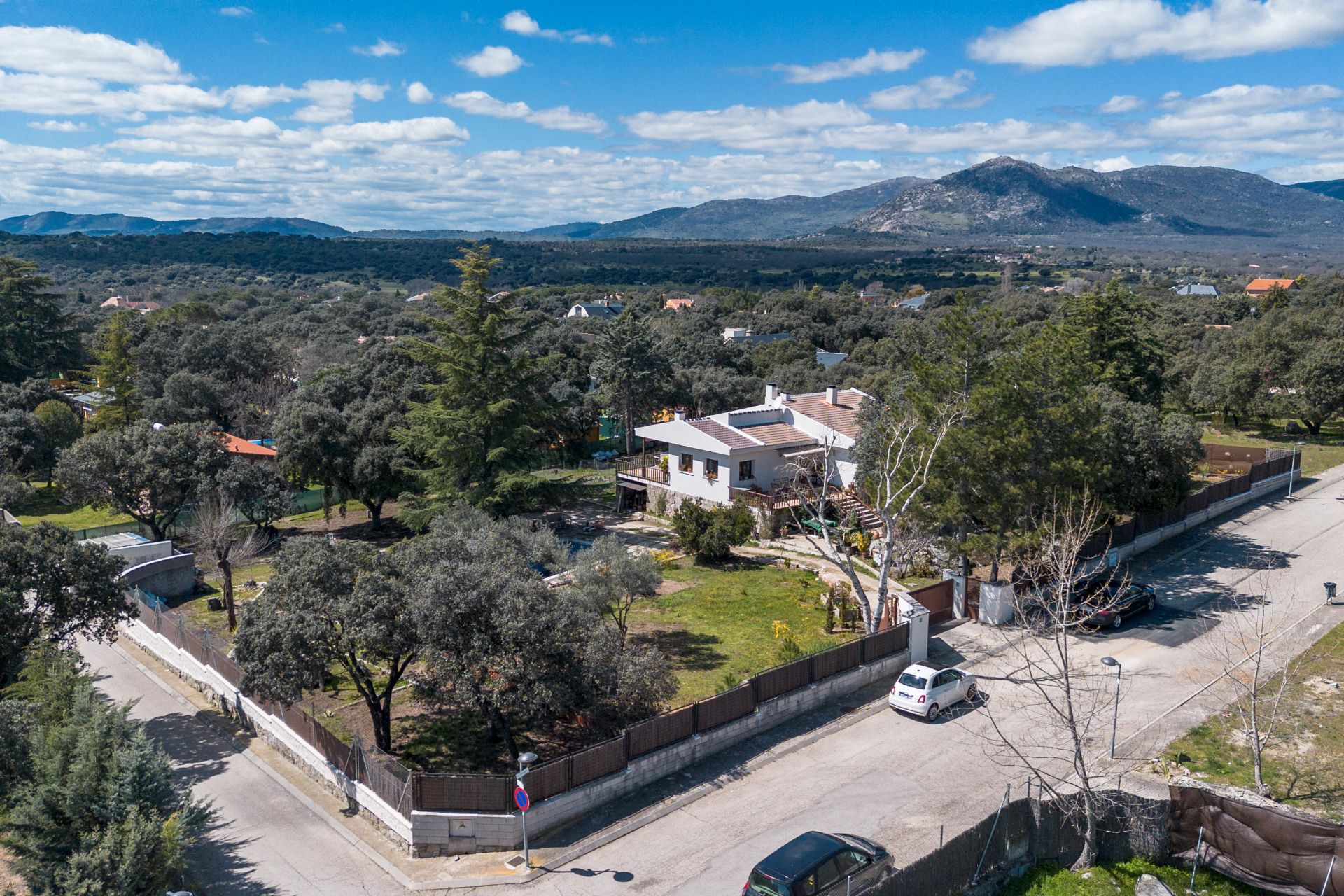 Vista exterior de Casa o xalet en venda en Valdemorillo amb Aire condicionat, Jardí privat i Terrassa