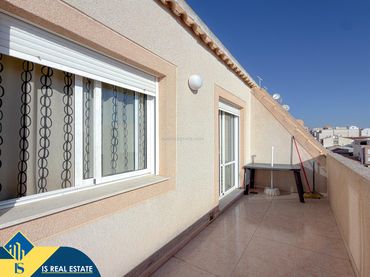 Penthouse with pool for sale in Centro