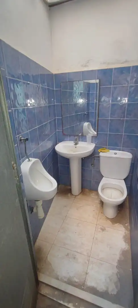 Baño de Local de alquiler en Alfafar con Aire acondicionado