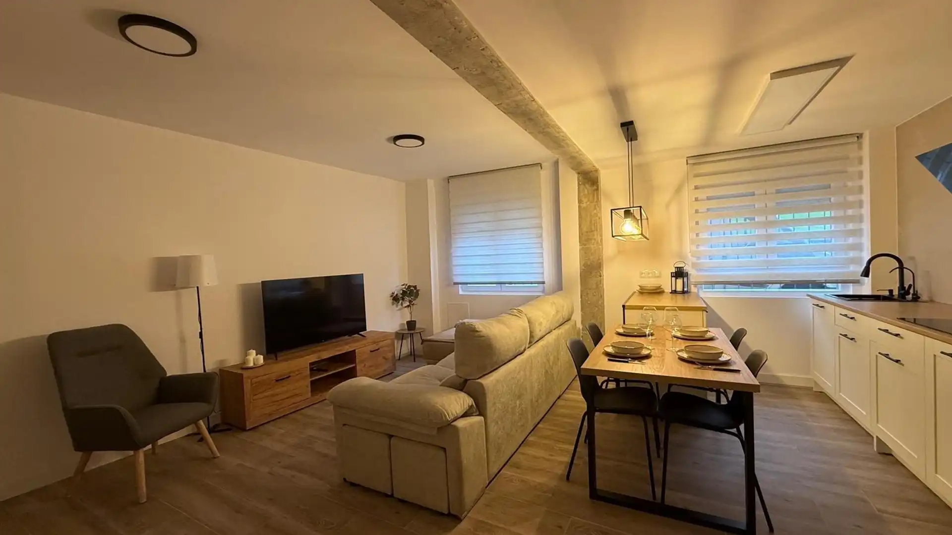 Living room of Flat for sale in Oviedo   with Furnished
