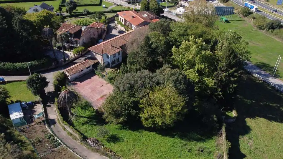 Casa o xalet en venda en Torrelavega  amb Jardí privat