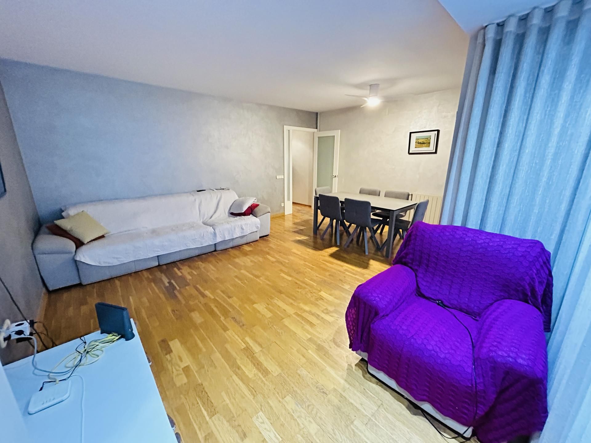 Sala d'estar de Casa adosada en venda en Tona amb Calefacció