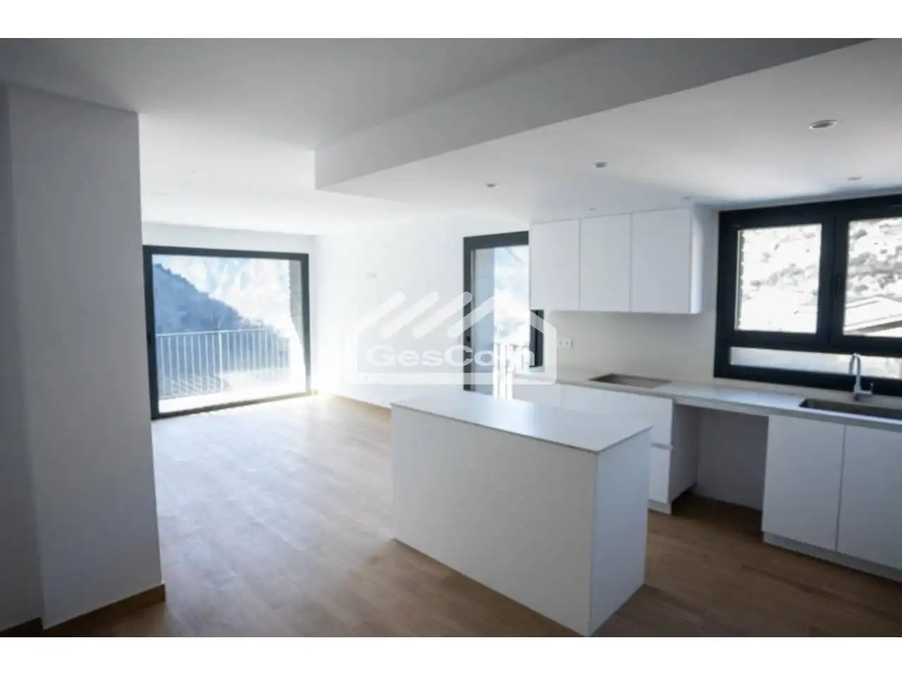 Cocina de Piso de alquiler en Escaldes – Engordany con Calefacción y Balcón