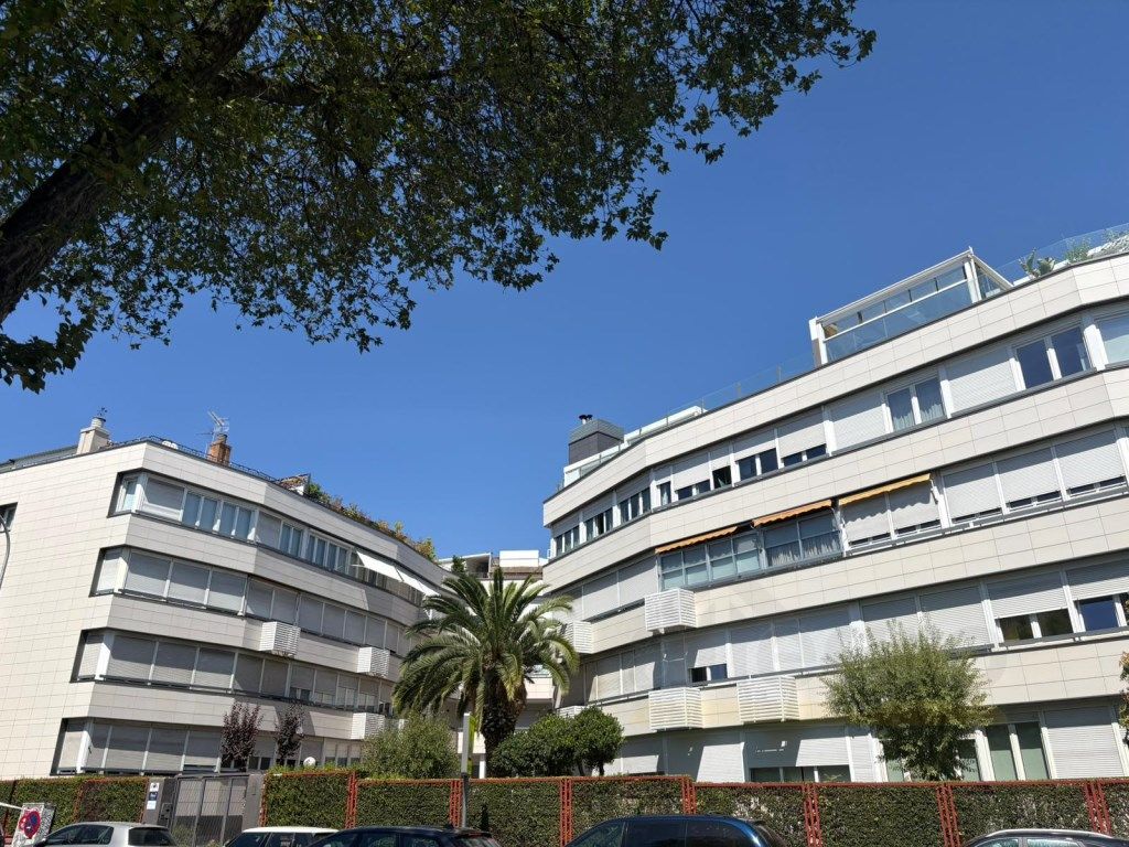 Vista exterior de Piso en venta en  Madrid Capital