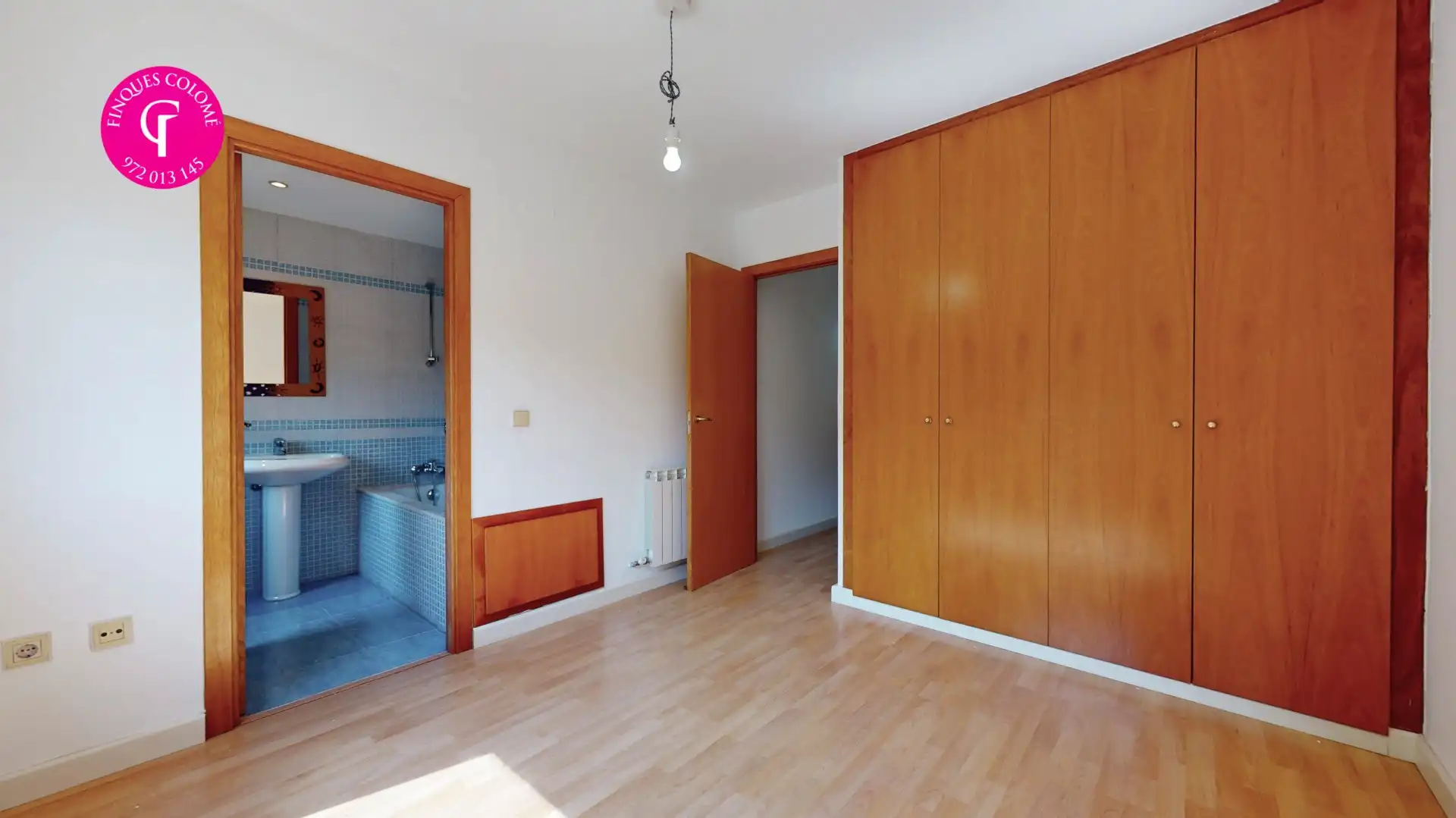 Dormitori de Casa adosada en venda en Girona amb Aire condicionat, Calefacció i Traster