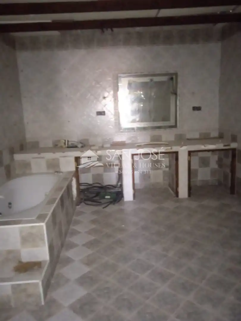 Bany de Casa o xalet en venda en Crevillent amb Terrassa, Traster i Piscina