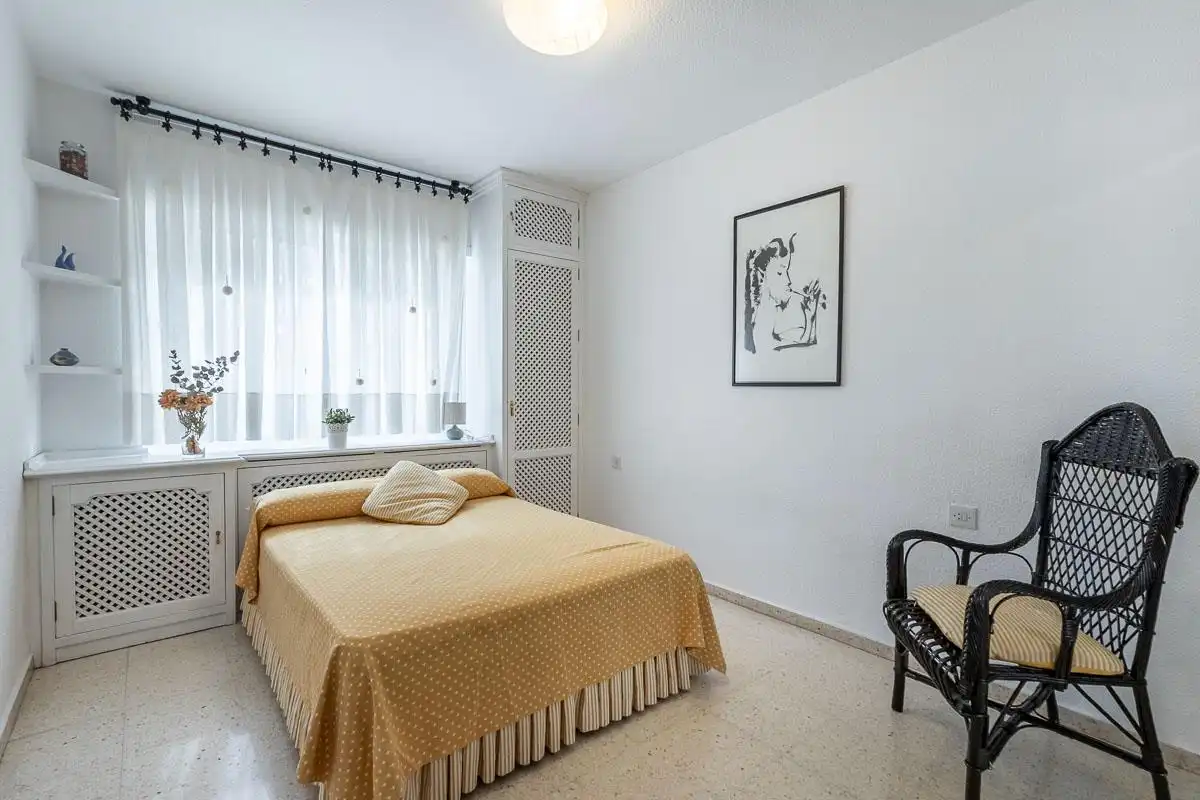 Habitación de Planta baja en venta en Granada con Amueblado