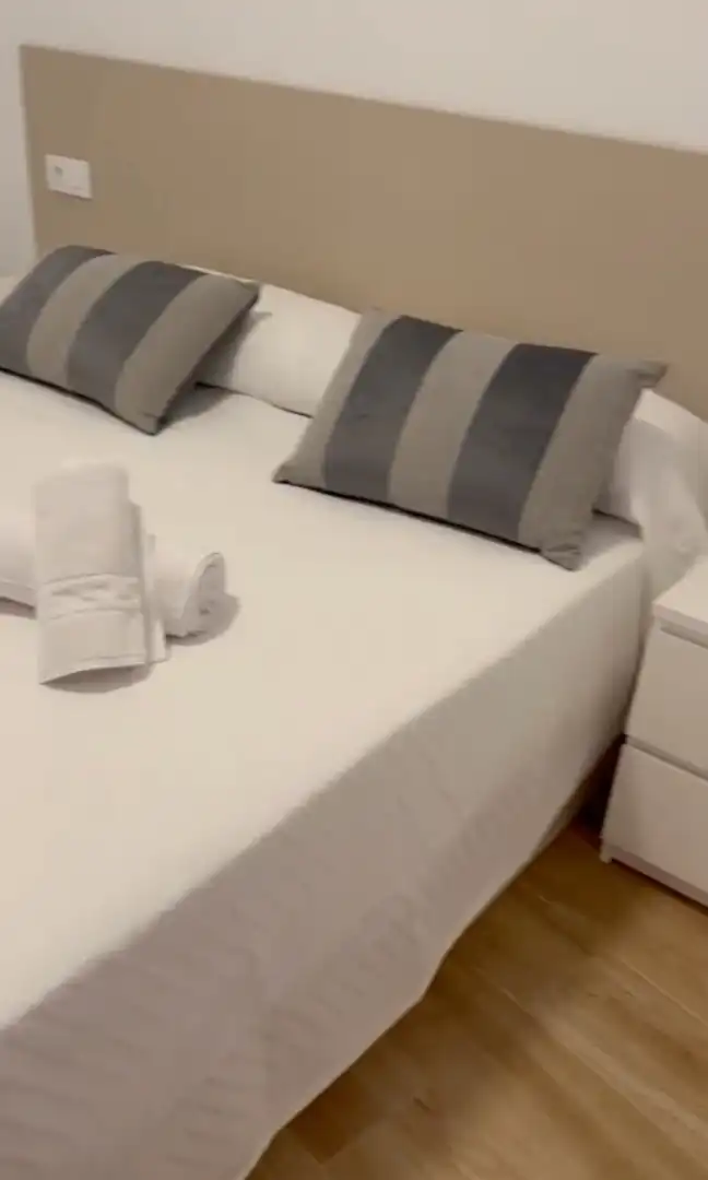 Dormitori de Apartament de lloguer en Fuengirola amb Terrassa i Moblat