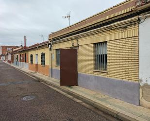 Vista exterior de Casa o xalet en venda en Palencia Capital