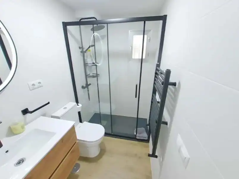 Badezimmer von Wohnung zur Miete in Salamanca Capital mit Klimaanlage