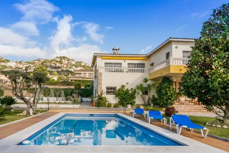 Vista exterior de Casa o chalet en venta en Lloret de Mar con Calefacción, Jardín privado y Piscina