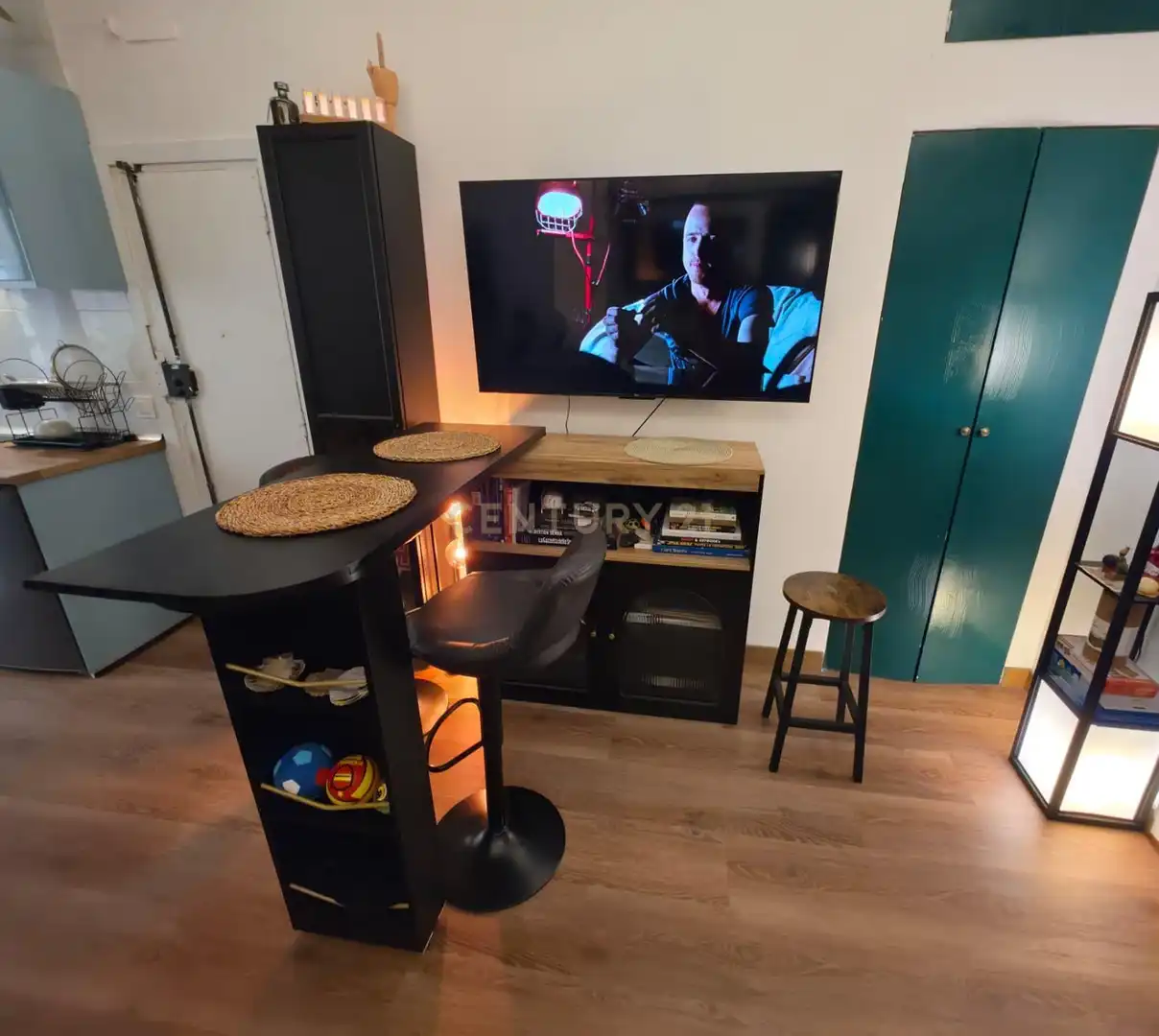 Flat for sale in Barcelona  with Air Conditioner and Balcony