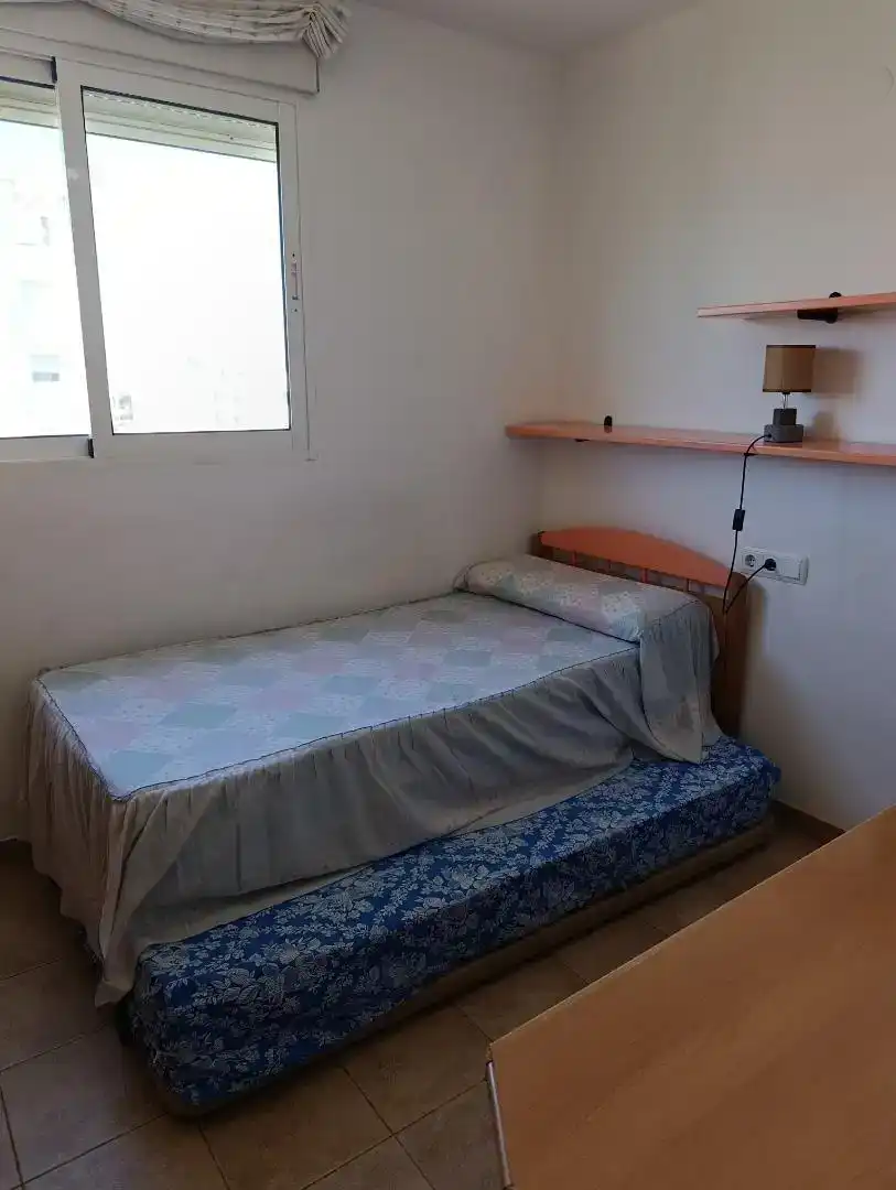 Schlafzimmer von Wohnungen zur Miete in Oliva mit Klimaanlage und Balkon