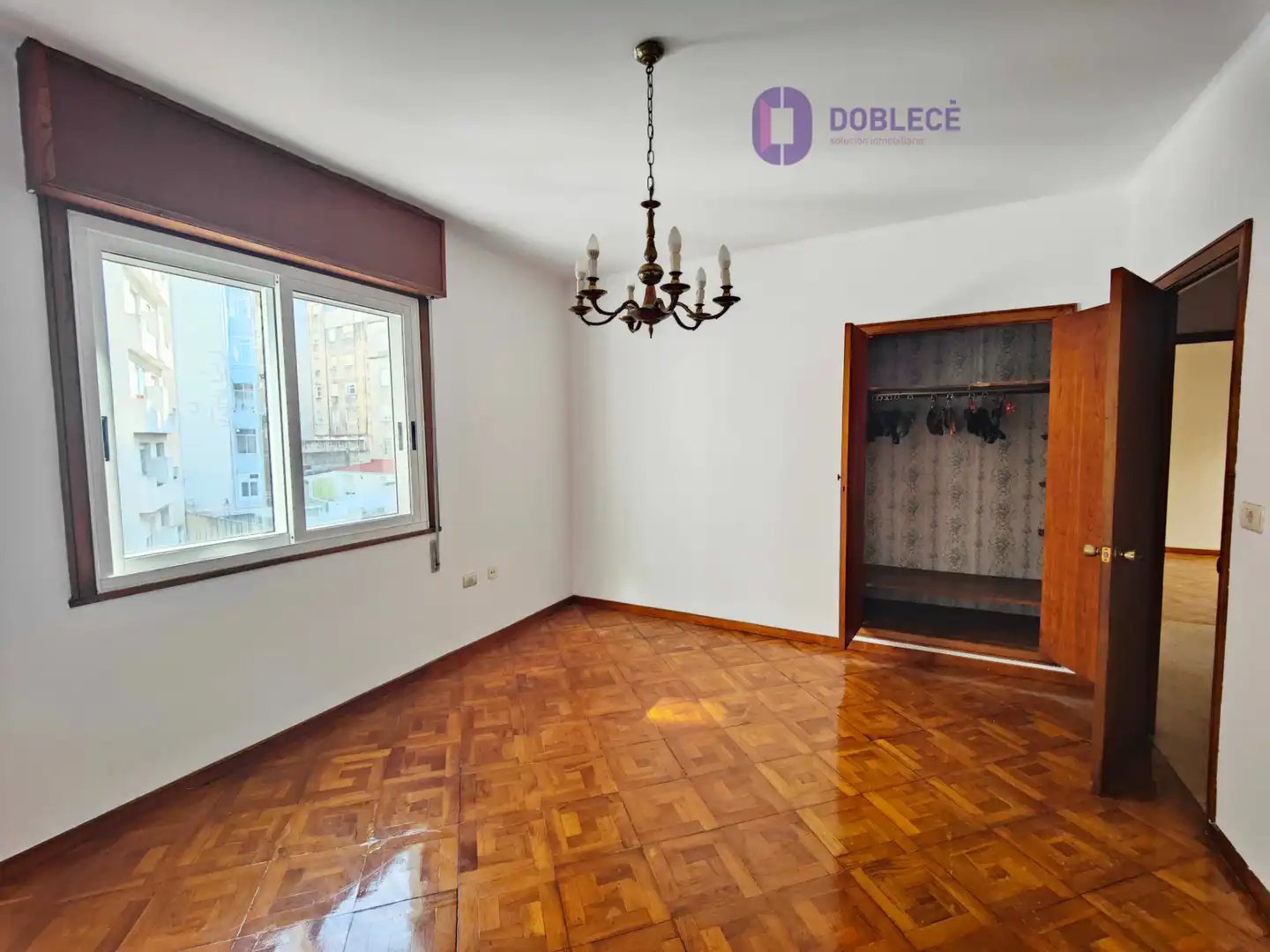 Vista exterior de Piso en venta en Vigo  con Calefacción, Parquet y Internet
