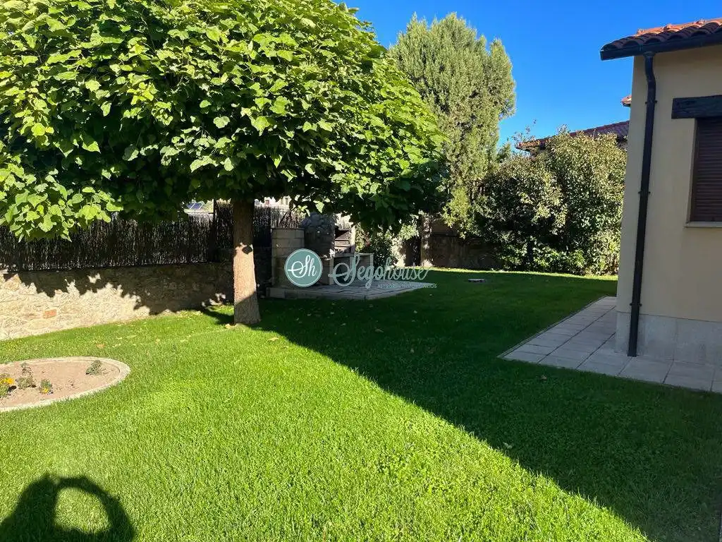 Casa o xalet de lloguer en Palazuelos de Eresma amb Calefacció, Terrassa i Moblat