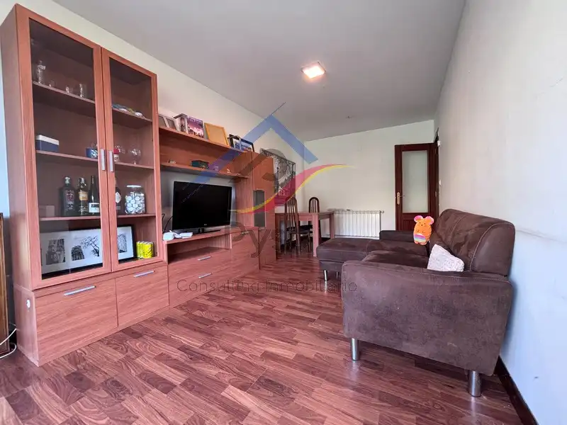 Sala de estar de Piso de alquiler en Miengo con Calefacción, Jardín privado y Amueblado