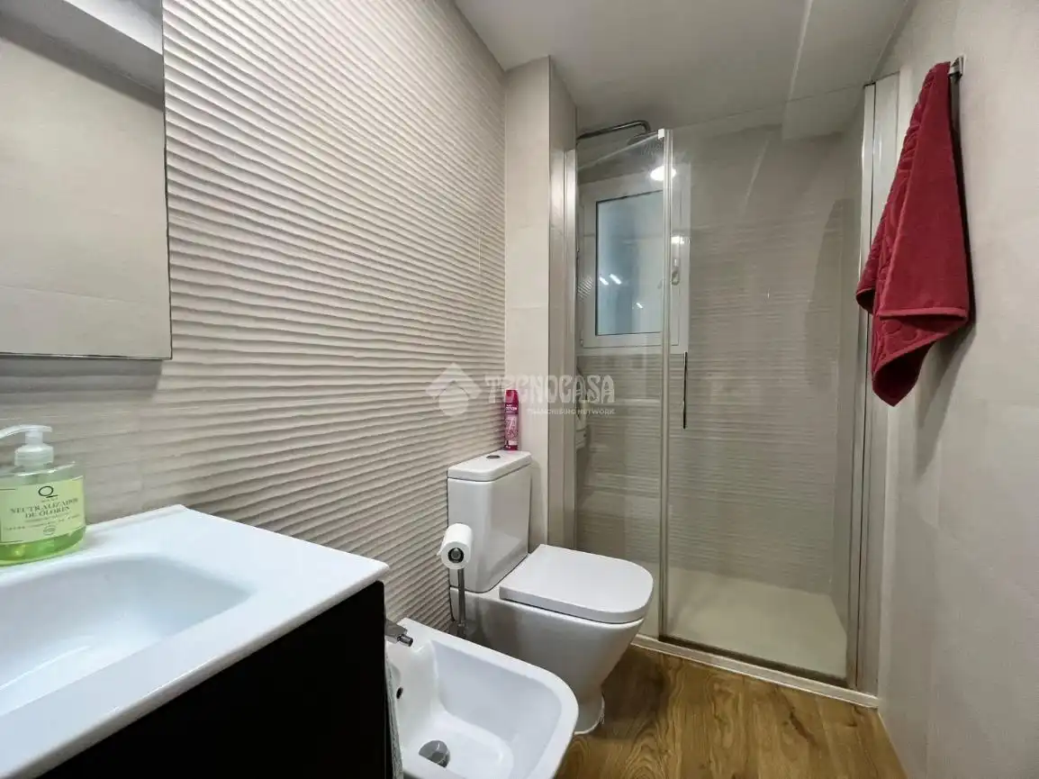 Bathroom of Flat for sale in Zaragoza  with Storage room