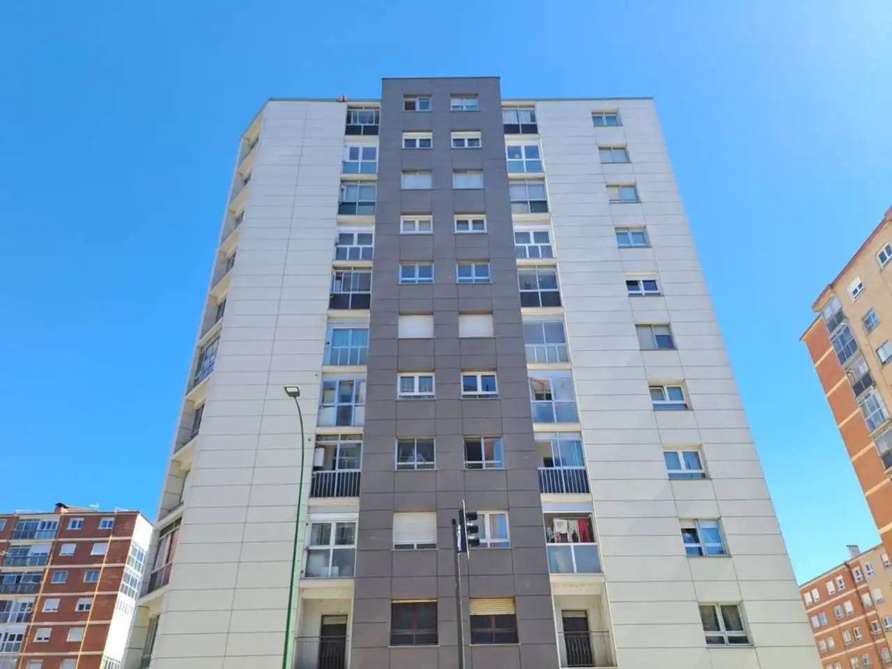 Vista exterior de Piso en venta en Burgos con Calefacción y Terraza