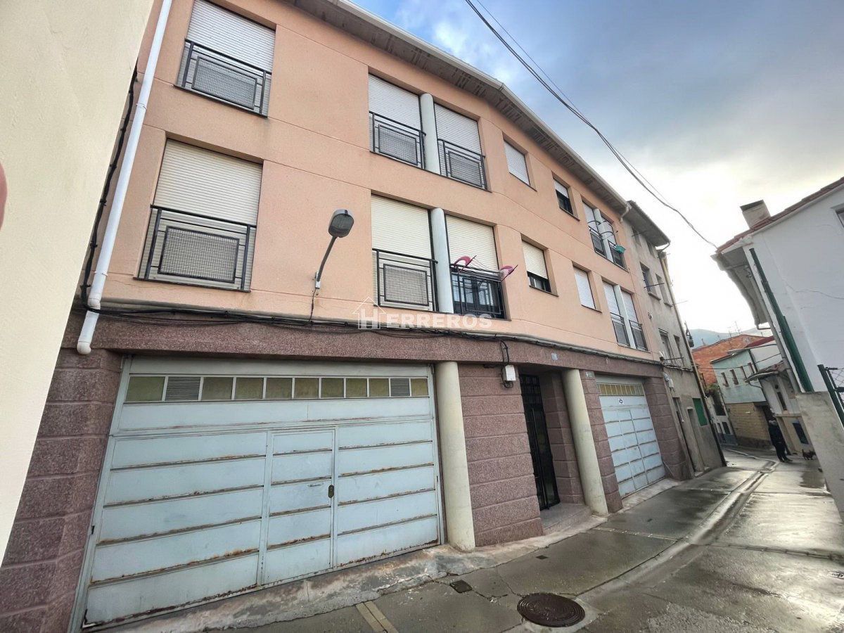 Vista exterior de Apartament en venda en Albelda de Iregua amb Calefacció i Moblat