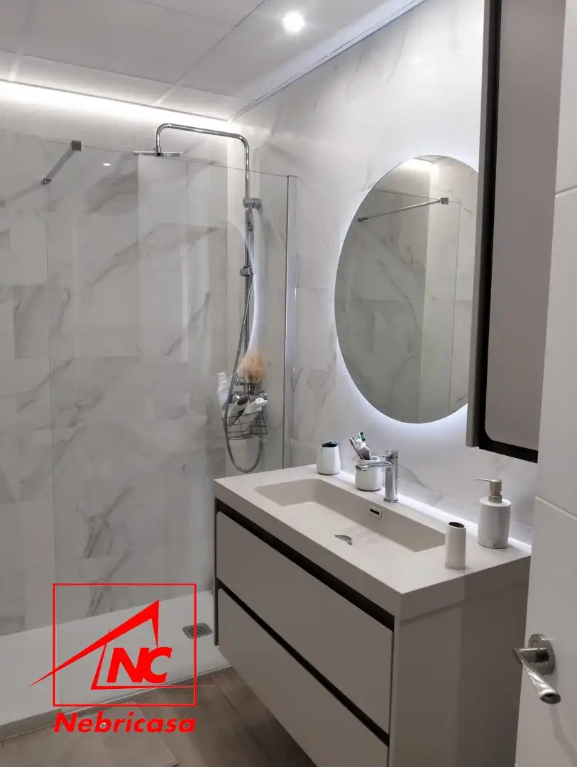Baño de Local en venta en Rota con Aire acondicionado y Amueblado