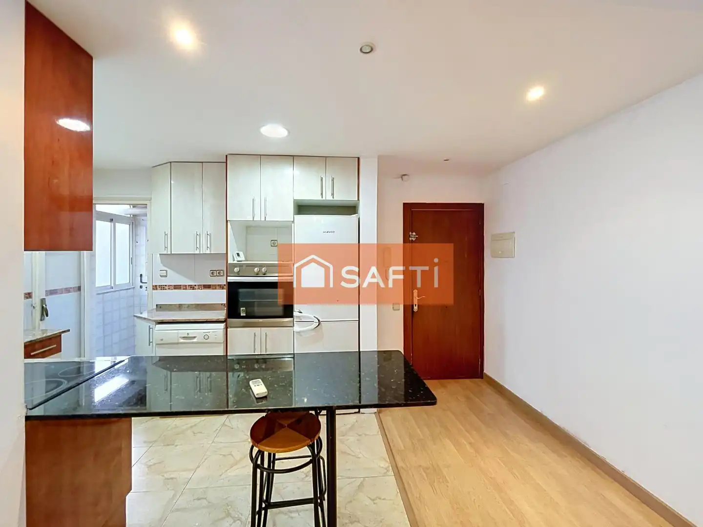 Flat with terrace for sale in Centre Vila, imagen 2