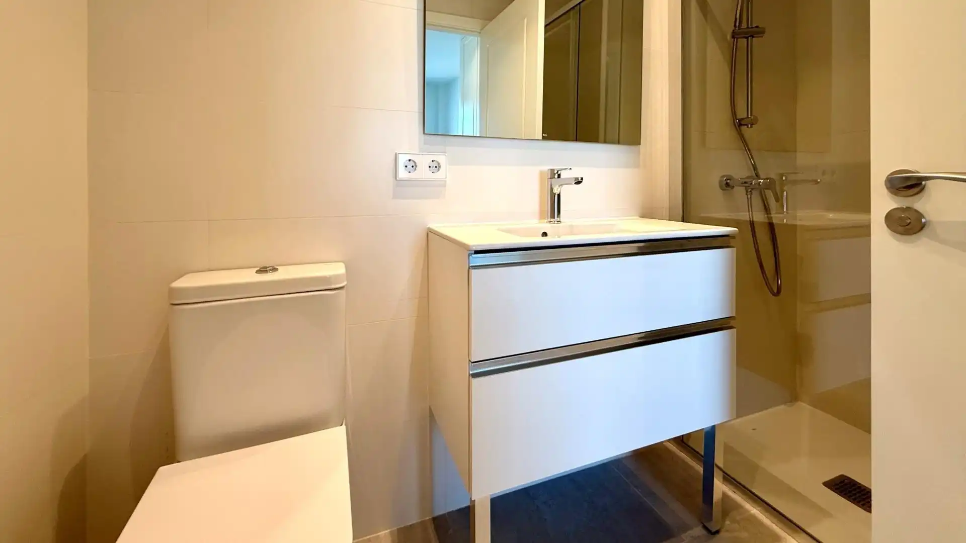 Badezimmer von Erdgeschoss zur Miete in  Palma de Mallorca mit Klimaanlage, Parkett und Terrasse