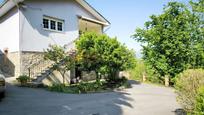 Vista exterior de Casa o xalet en venda en Oviedo  amb Calefacció, Jardí privat i Terrassa