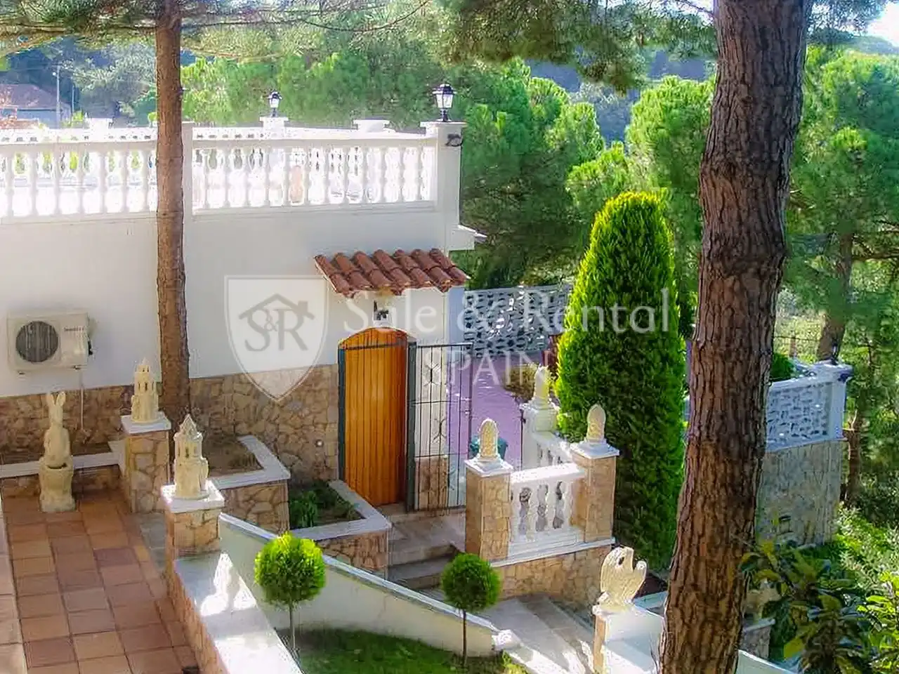 Vista exterior de Casa o xalet en venda en Lloret de Mar amb Aire condicionat, Jardí privat i Terrassa