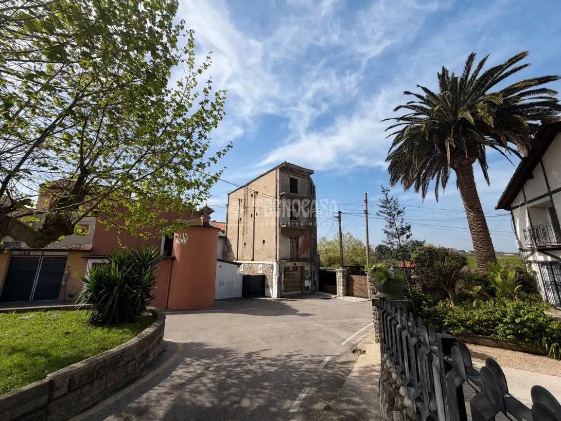 Vista exterior de Edificio en venta en Santander