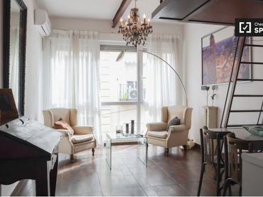 Appartamento con balcone in affitto a Centro
