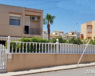 Vista exterior de Casa o xalet de lloguer en Santa Pola amb Terrassa