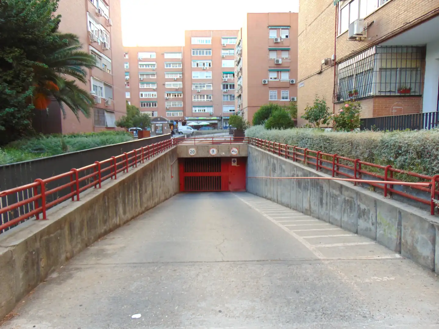 Vista exterior de Garatge en venda en Madrid
