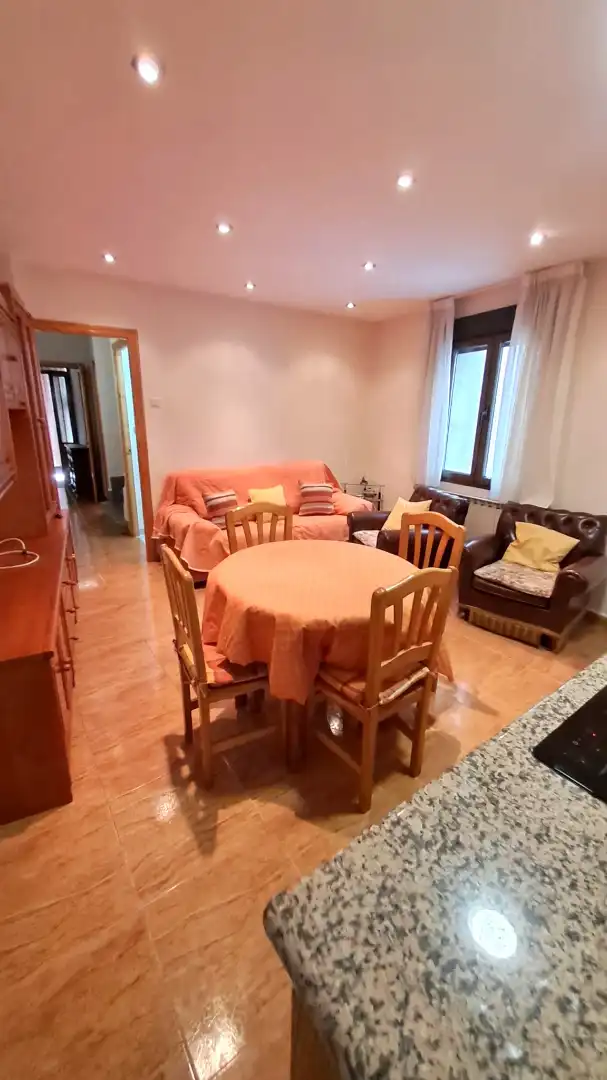 Sala d'estar de Casa o xalet en venda en Cuéllar amb Traster i Moblat