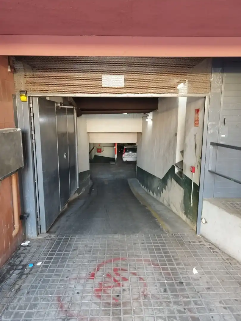 Parcheggio in vendita a Avinguda de Santa Coloma, imagen 7