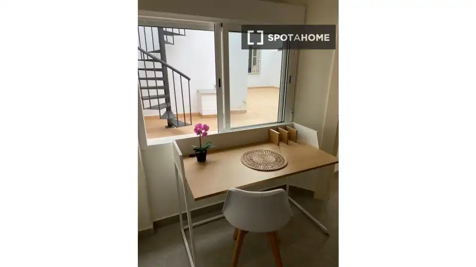 Habitación de Piso de alquiler en Valencia con Aire acondicionado, Calefacción y Amueblado