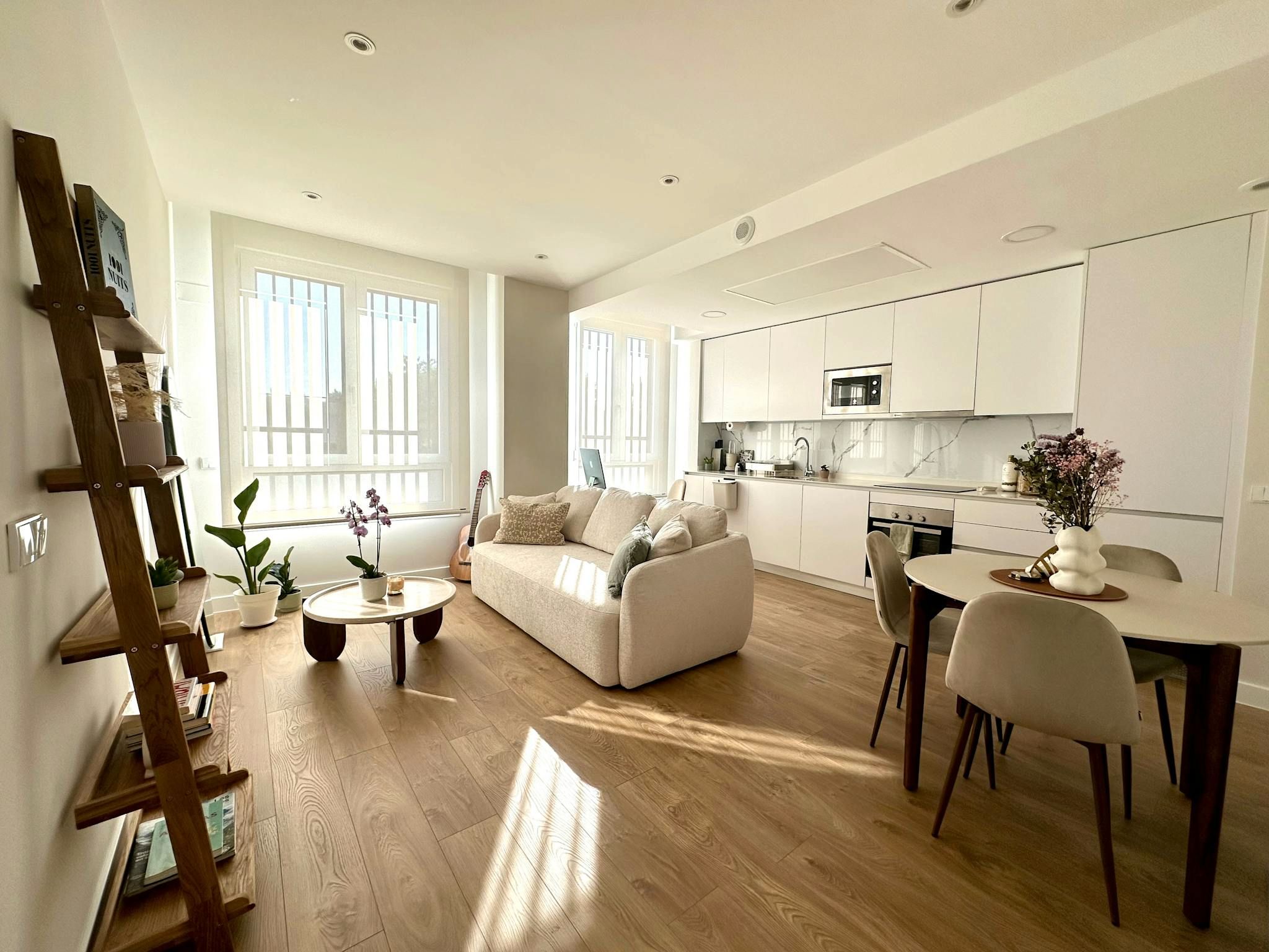 Living room of Flat to rent in  Madrid Capital  with Air Conditioner, Heating and Private garden