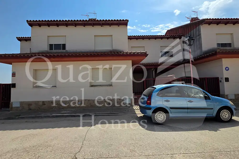 Vista exterior de Casa o chalet en venta en Lucillos con Trastero