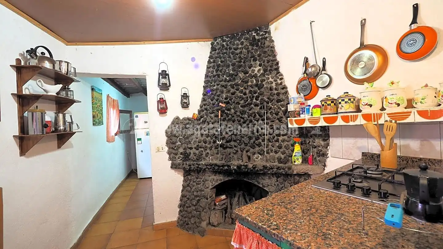 Cuina de Finca rústica en venda en Garachico amb Jardí privat i Moblat