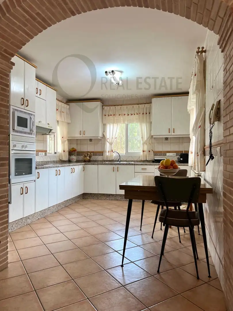 Cuina de Casa o xalet en venda en Alicante / Alacant amb Jardí privat, Terrassa i Traster
