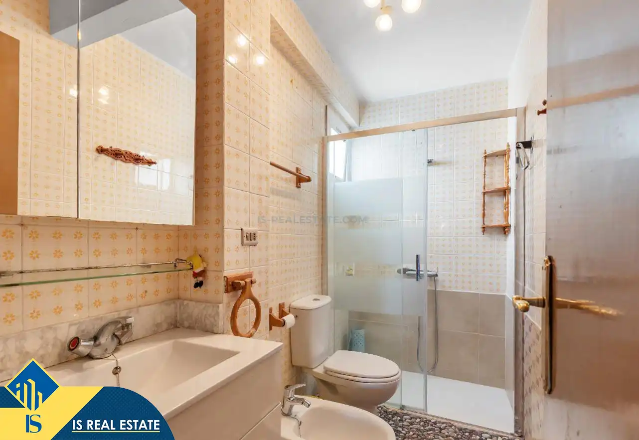 Bathroom of Houses for sale in Torrevieja  with Air Conditioner, Heating and Terrace