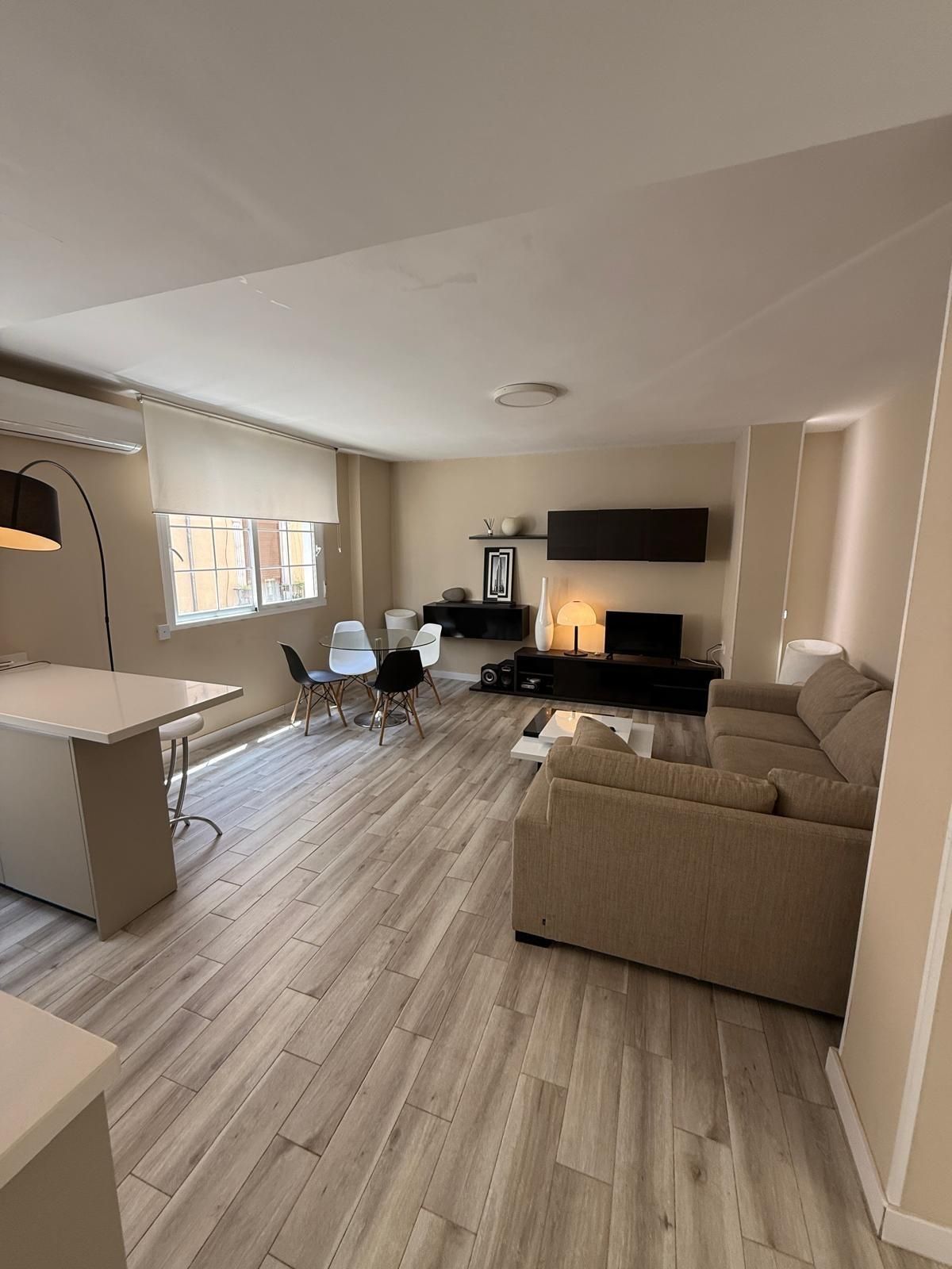 Living room of Flat to rent in  Granada Capital  with Air Conditioner, Terrace and Balcony