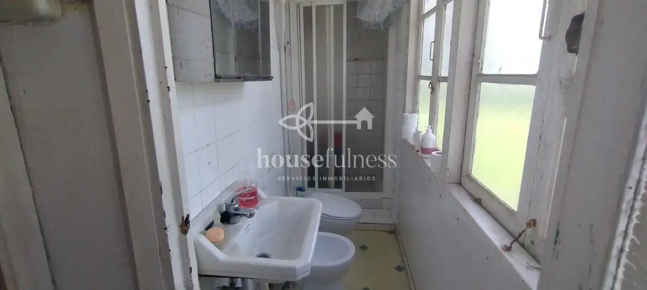 Bany de Casa o xalet en venda en Ferrol amb Calefacció, Jardí privat i Parquet