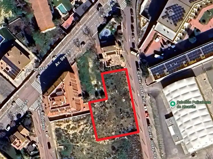 Terreny residencial en venda a Carrer Josep Pla 63