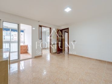 Piso con balcón en venta en AV MONTSANT 15