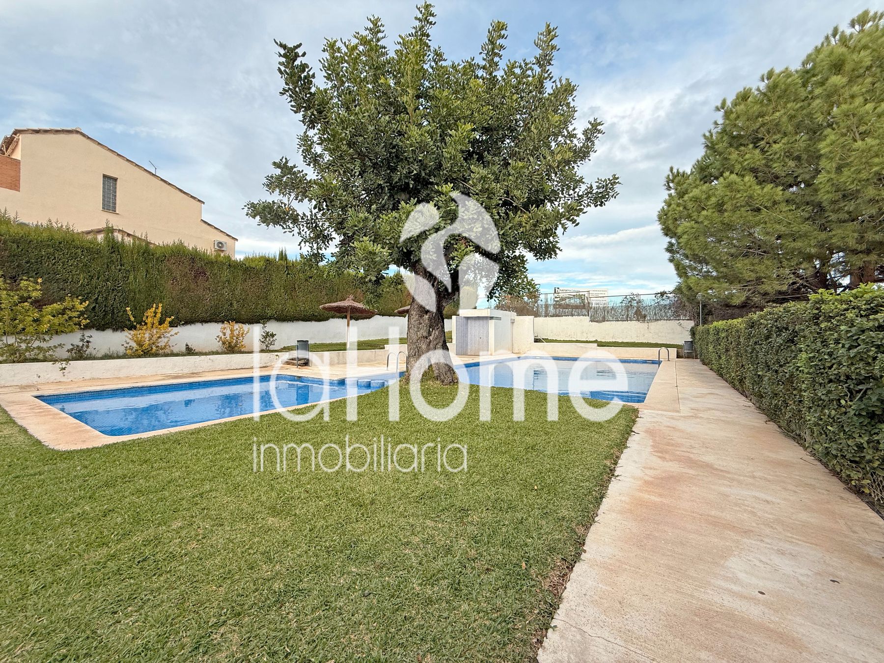 Swimming pool of Single-family semi-detached for sale in Bétera  with Heating, Terrace and Oven