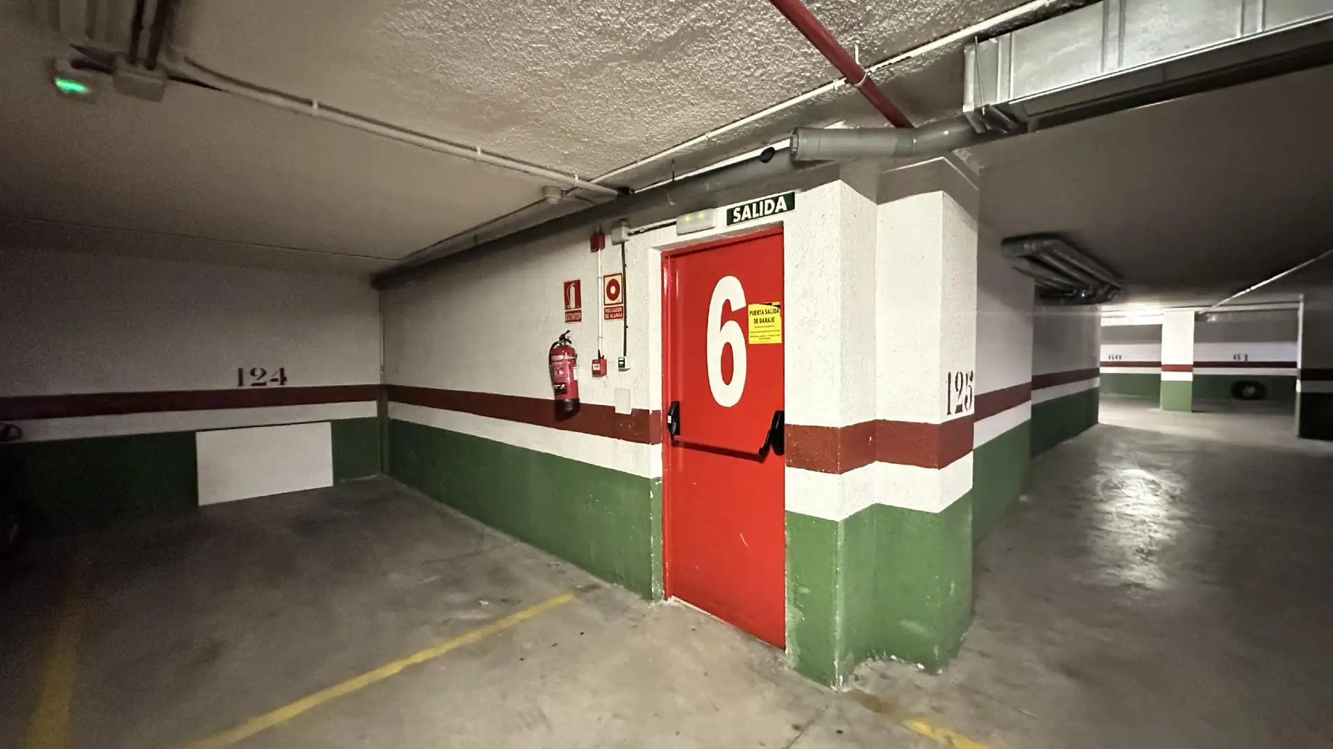 Parking de Apartamento en venta en Madrid con Aire acondicionado, Calefacción y Jardín privado