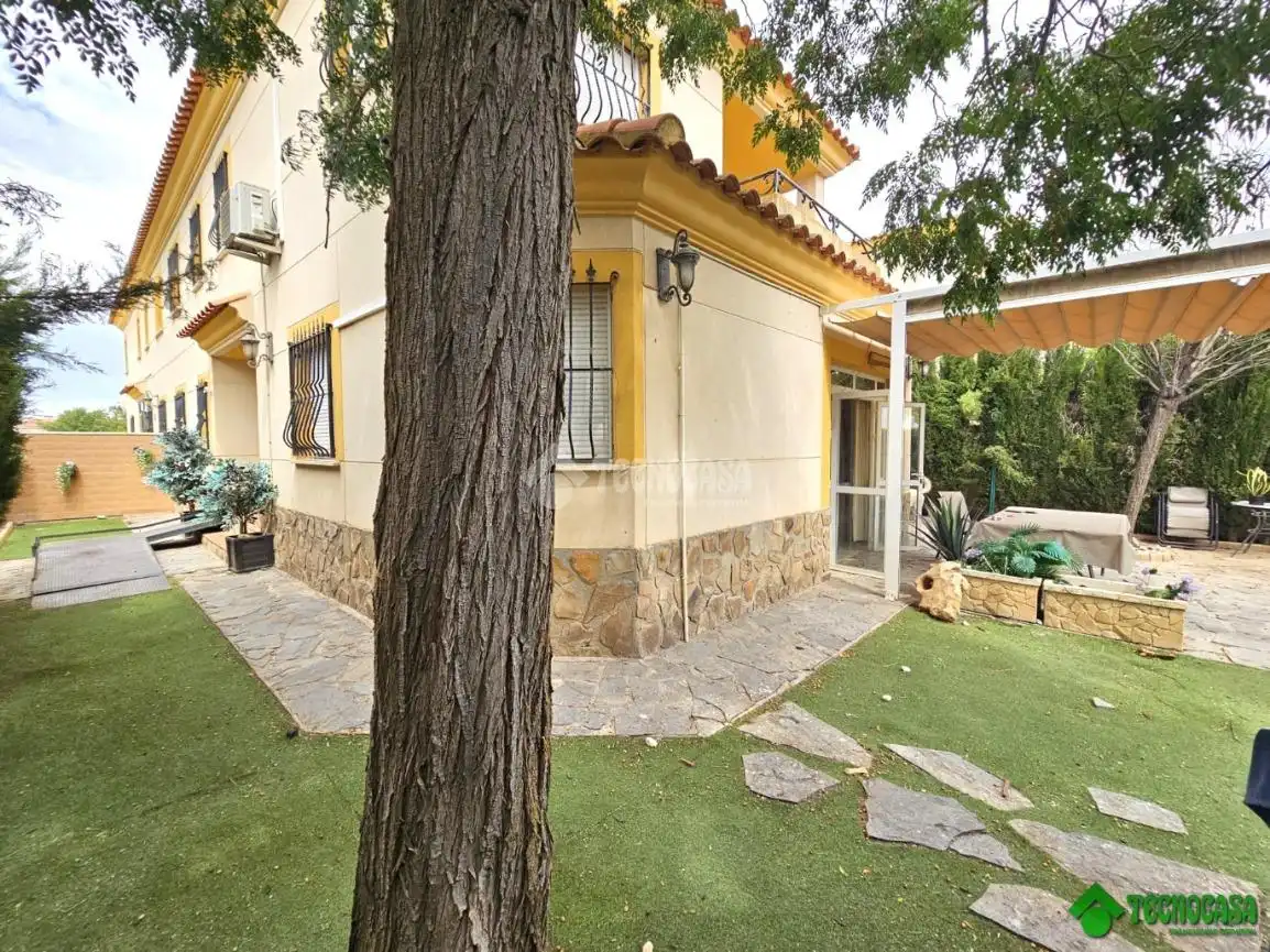 Casa adosada en venta en Pedanías - Extrarradio
