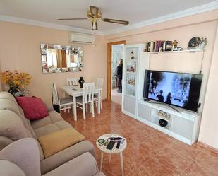 Living room of Flat for sale in Vélez-Málaga  with Air Conditioner, Terrace and Furnished