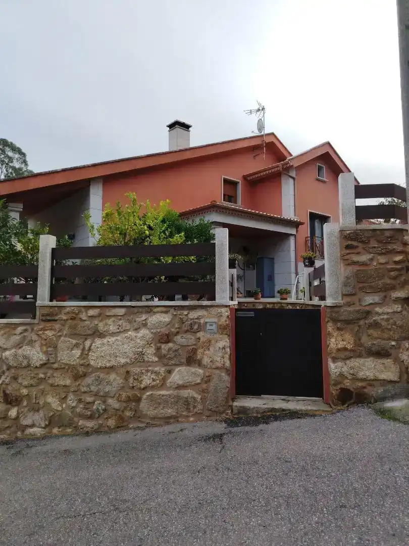 Vista exterior de Casa o chalet en venta en Sanxenxo con Balcón