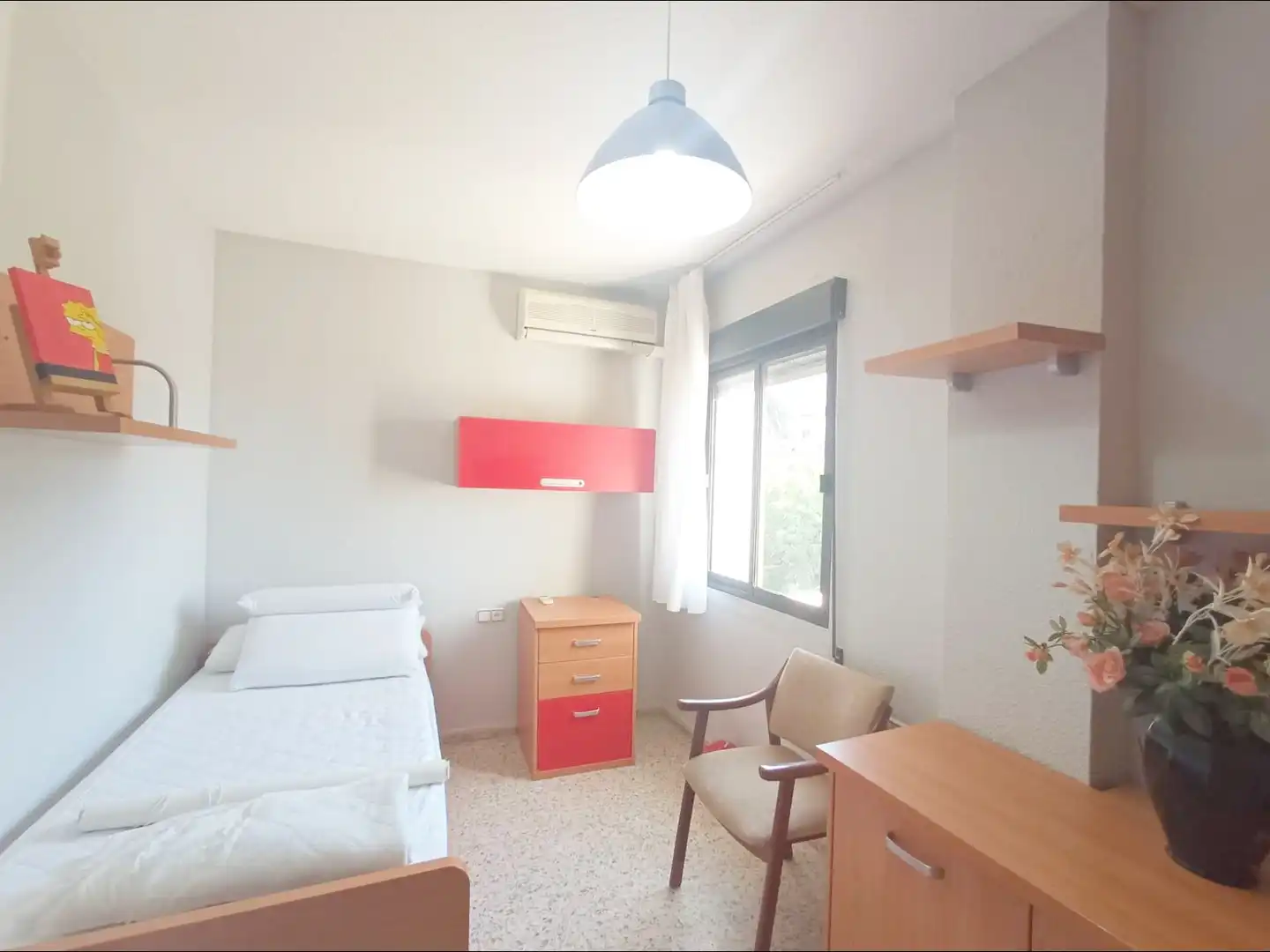 Dormitori de Apartament de lloguer en Granada amb Aire condicionat, Calefacció i Terrassa